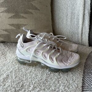 Nike Women's Vapormax Plus Running Shoes